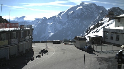 Webcam op top Passo Stelvio op 22 mei 2017 klik voor actueel beeld van de top van de Stelvio pas